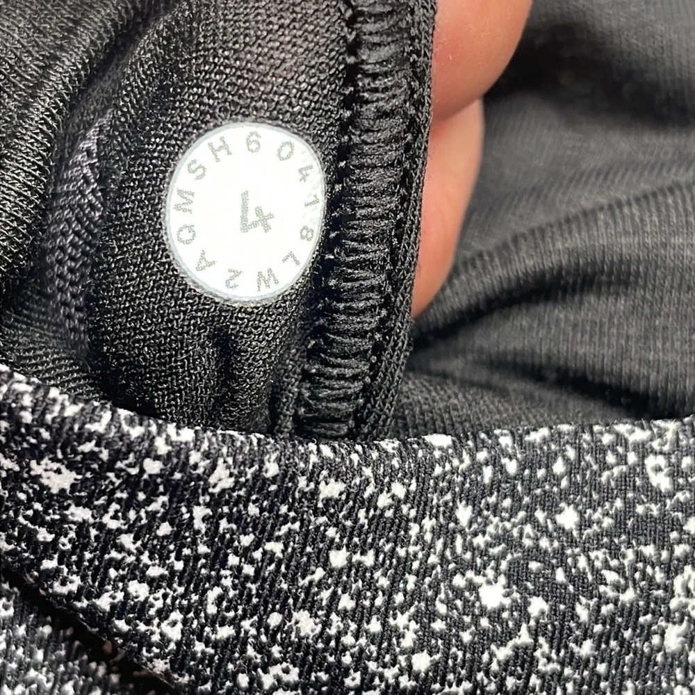 Lululemon Invigorate Bra Luminesce Splatter Mesh Back White Black / Black Size 4
